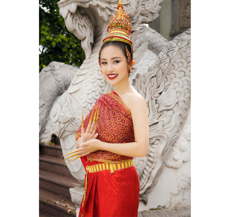 Năm 2016, Vân Hugo gây xôn xao dư luận khi tiết lộ cô mắc bệnh về thanh quản nên phải hạn chế công việc làm MC.