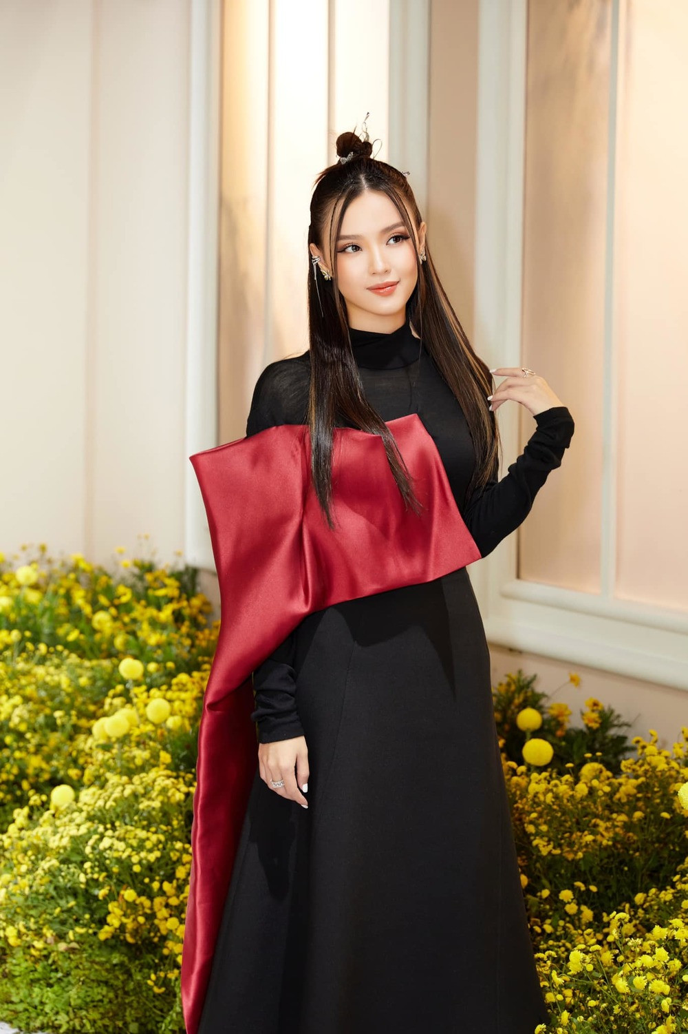 Không biết có phải do cách trang điểm hay không nhưng hot girl Midu để lộ bọng mắt cực to.