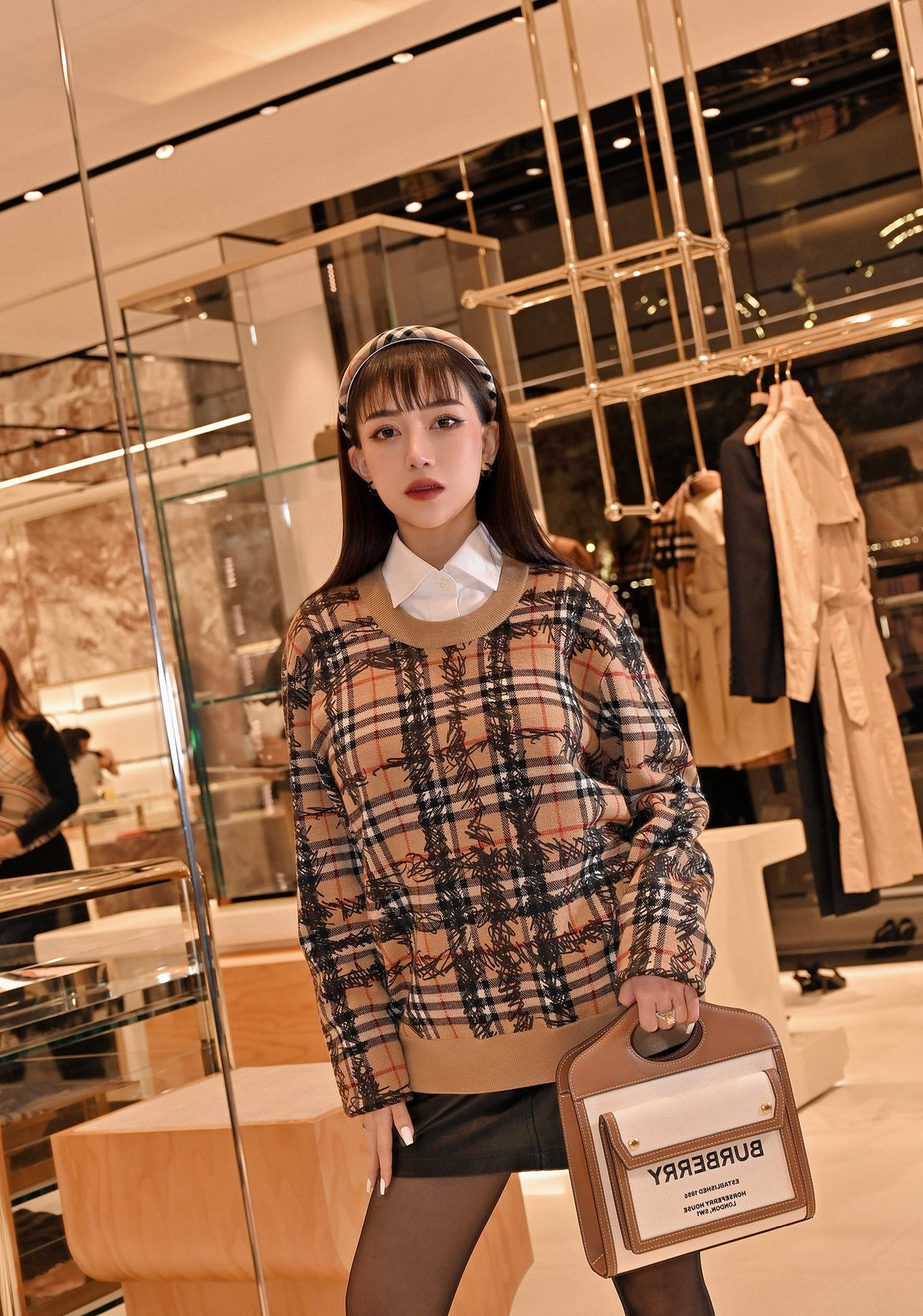 Con gái Minh Nhựa - Joyce Phạm là một trong những nhân vật có sức ảnh hưởng lớn với công chúng dù không hoạt động nghệ thuật.