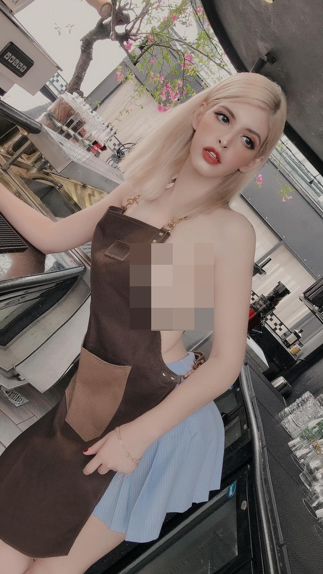 Từ trước tới nay, người mẫu An Tây từng gặp phải nhiều ý kiến trái chiều về phong cách ăn mặc. Tuy nhiên, với cá tính thẳng thắn của mình, người đẹp 28 tuổi này cho biết việc cô đăng ảnh gợi cảm là sở thích riêng và vì bản thân có vóc dáng đẹp.