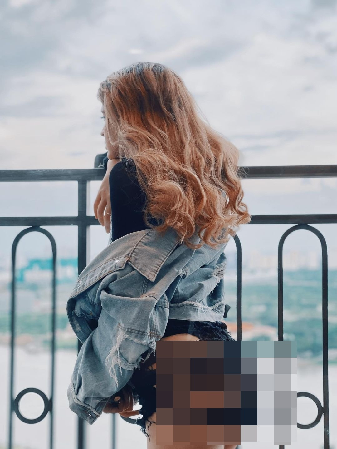 Mẫu Tây sinh năm 1995 tự tin với body gợi cảm nhờ tập gym đều đặn.