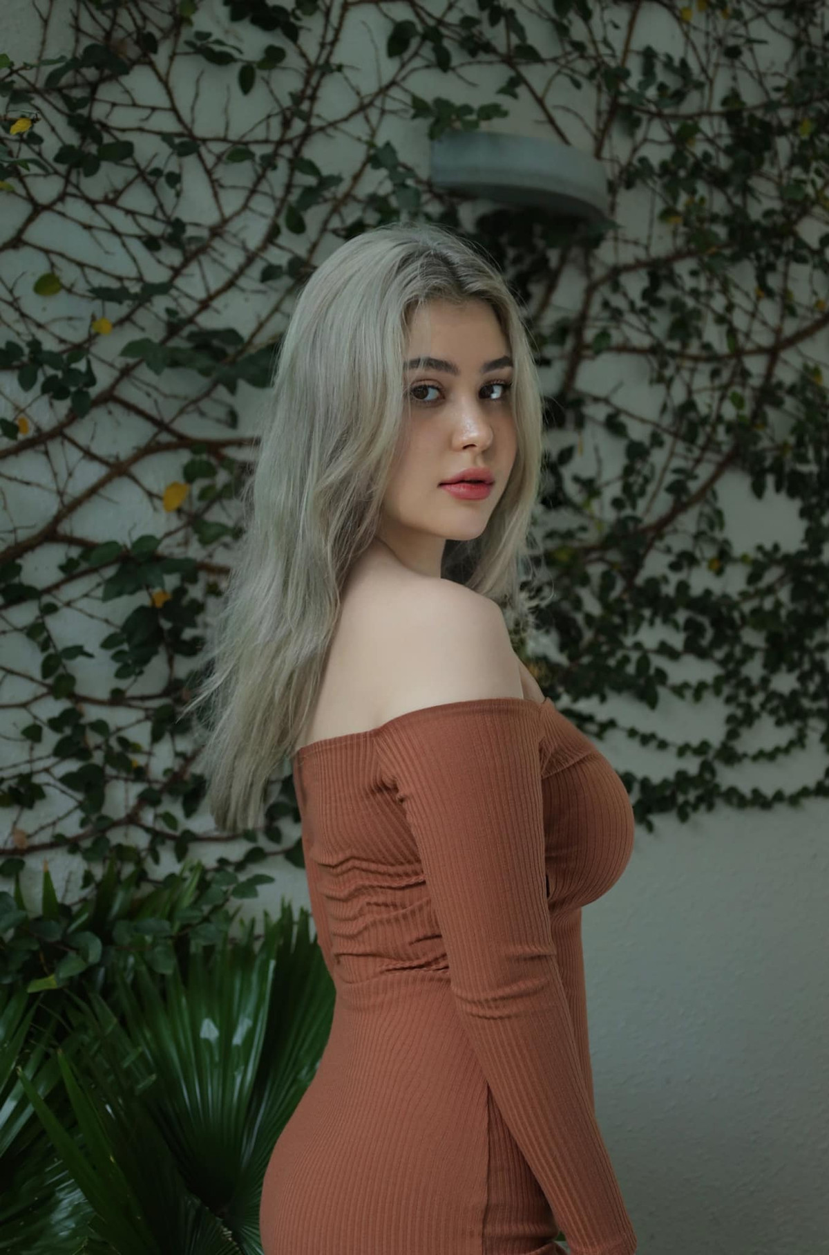 Không chỉ là bạn thân của Xoài Non, hot girl lai Sunna còn sở hữu nhan sắc lai xinh đẹp, nóng bỏng, thu hút sự chú ý của người hâm mộ, trở thành cái tên nổi tiếng trên MXH.