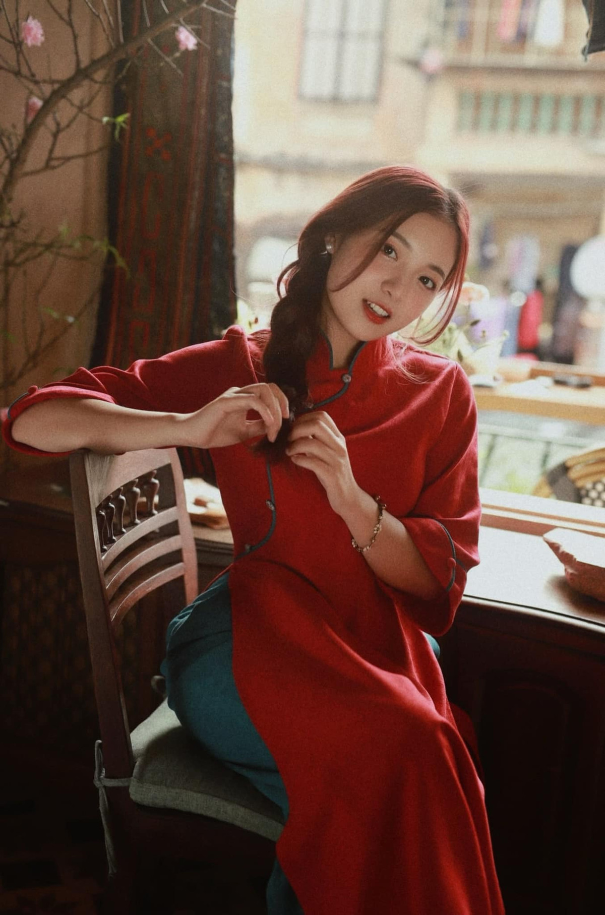 Bên cạnh hình thể nổi trội, gương mặt xinh đẹp với những đường nét khả ái của hot girl cũng nhận đươc "cơn mưa lời khen" của đông đảo khán giả.