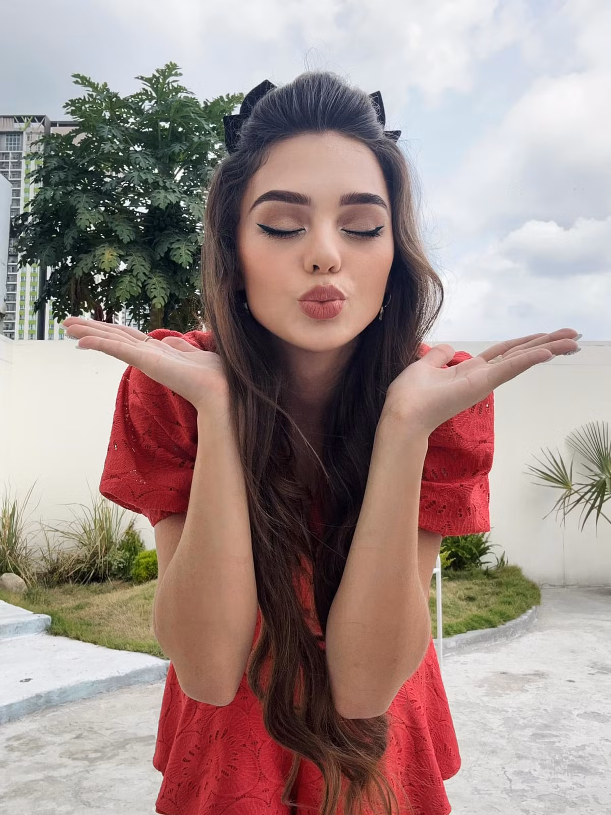 Để có sắc vóc đáng ngưỡng mộ như vậy, chắc hẳn "bà mẹ 1 con" đã phải nỗ lực tập luyện rất nhiều.