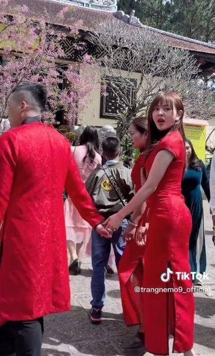 Ê-kíp của cô nàng còn liên tục zoom vào vòng 3 khiến góc quay càng khó coi hơn.