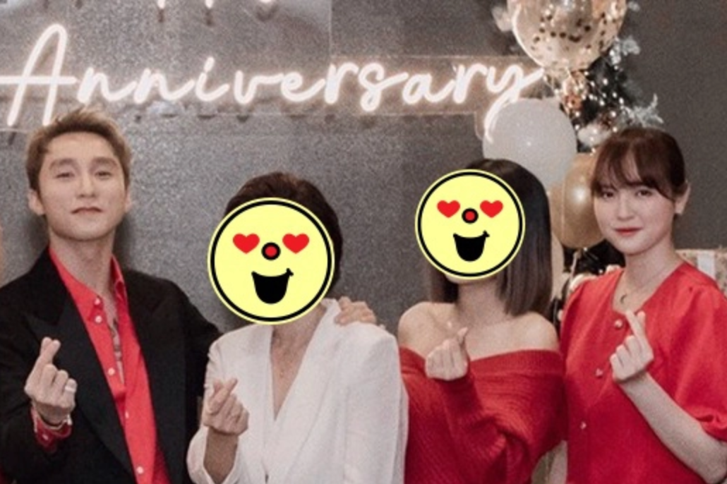 Tại đây cô nàng lựa chọn trang phục màu đỏ được thiết kế kín đáo, nền nã.