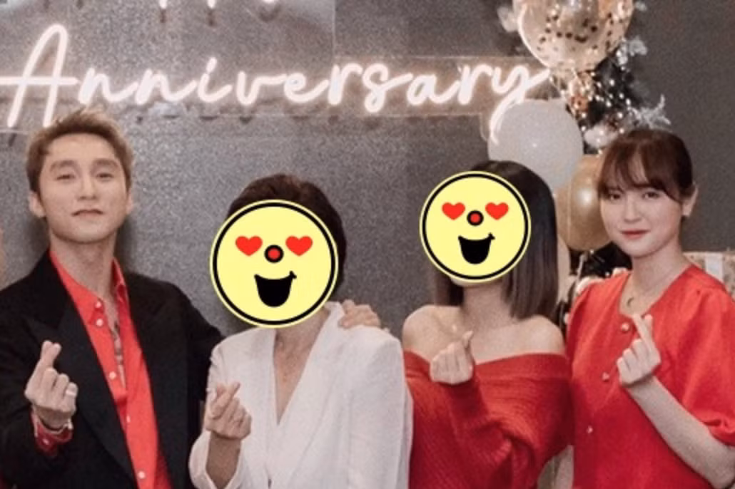 Tại đây cô nàng lựa chọn trang phục màu đỏ được thiết kế kín đáo, nền nã.