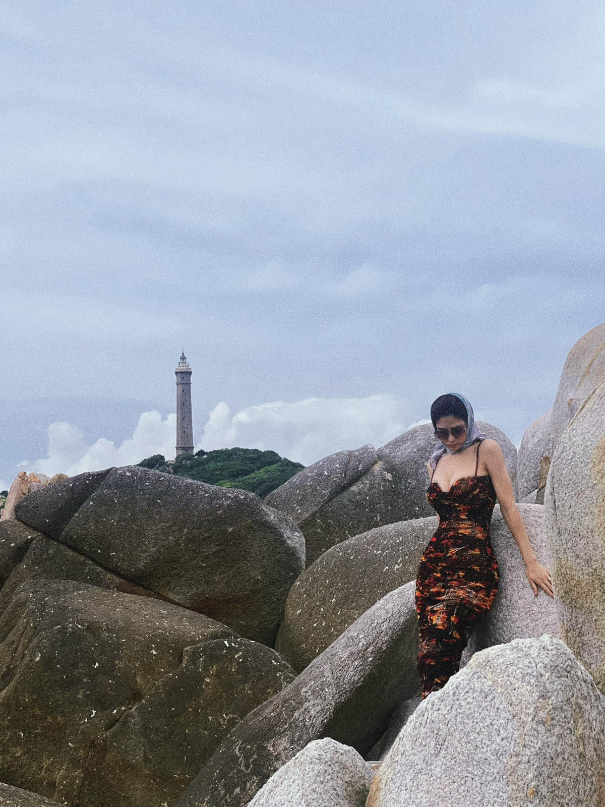 Dù không hoạt động showbiz nhưng Ngọc Bích vẫn nhận được sự quan tâm từ công chúng, nhất là trên mạng xã hội nhờ xinh đẹp, có gu thời trang và một thân hình quyến rũ.