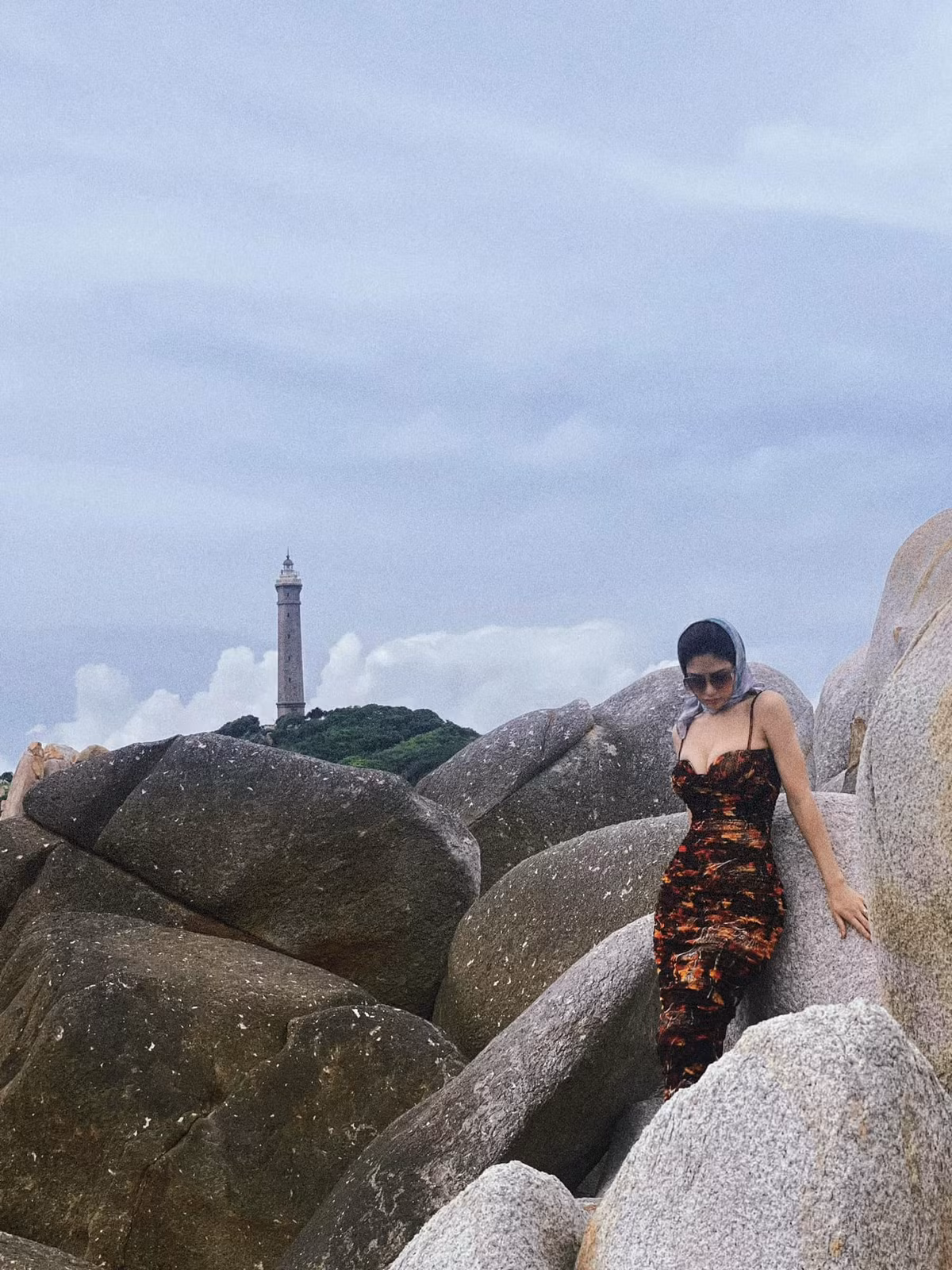 Dù không hoạt động showbiz nhưng Ngọc Bích vẫn nhận được sự quan tâm từ công chúng, nhất là trên mạng xã hội nhờ xinh đẹp, có gu thời trang và một thân hình quyến rũ.