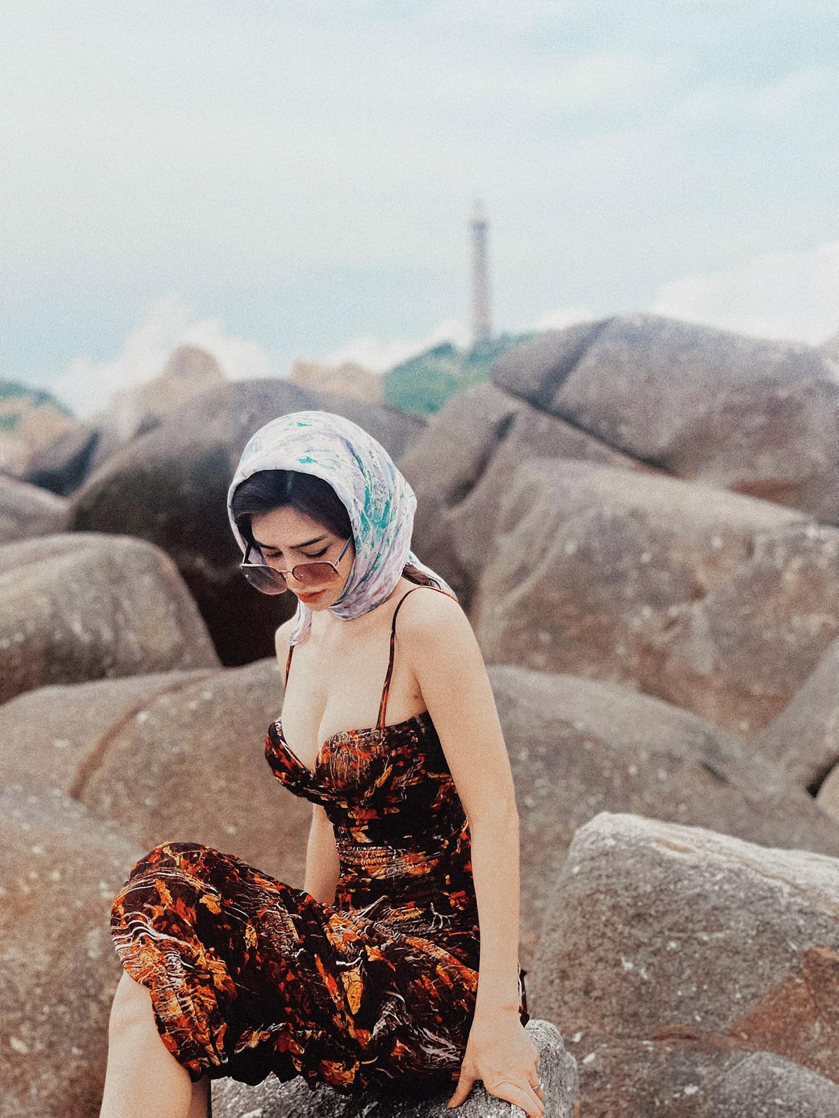 Sở hữu thân hình chuẩn đẹp đồng hồ cát, Ngọc Bích ưu tiên lăng xê trang phục tôn đường cong triệt để.