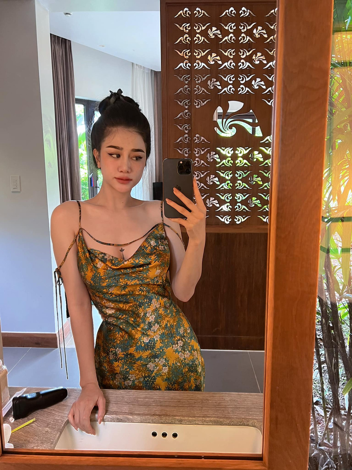 Trần Ngọc Bích đến từ Quảng Ninh được biết đến là hot girl, người mẫu, sau đó cô chuyển sang lĩnh vực kinh doanh.