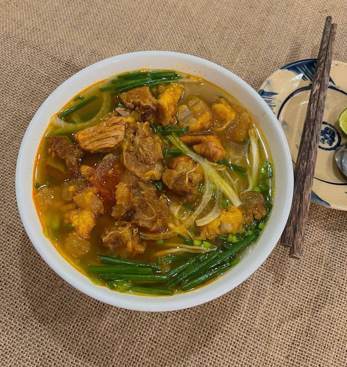 Theo chia sẻ những món ăn sáng Thảo nấu có món dựa vào kinh nghiệm bản thân đi ăn rồi nấu, cũng có món chưa đi ăn hàng bao giờ chỉ nhìn và lên mạng tìm công thức rồi nấu theo.