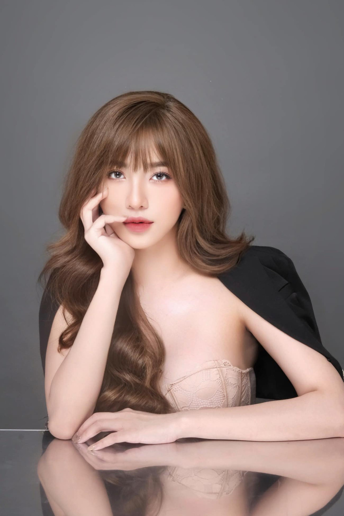 Người đẹp 9X luôn là hậu phương vững chắc và không bỏ lỡ một giây phút thi đấu nào của bạn trai.