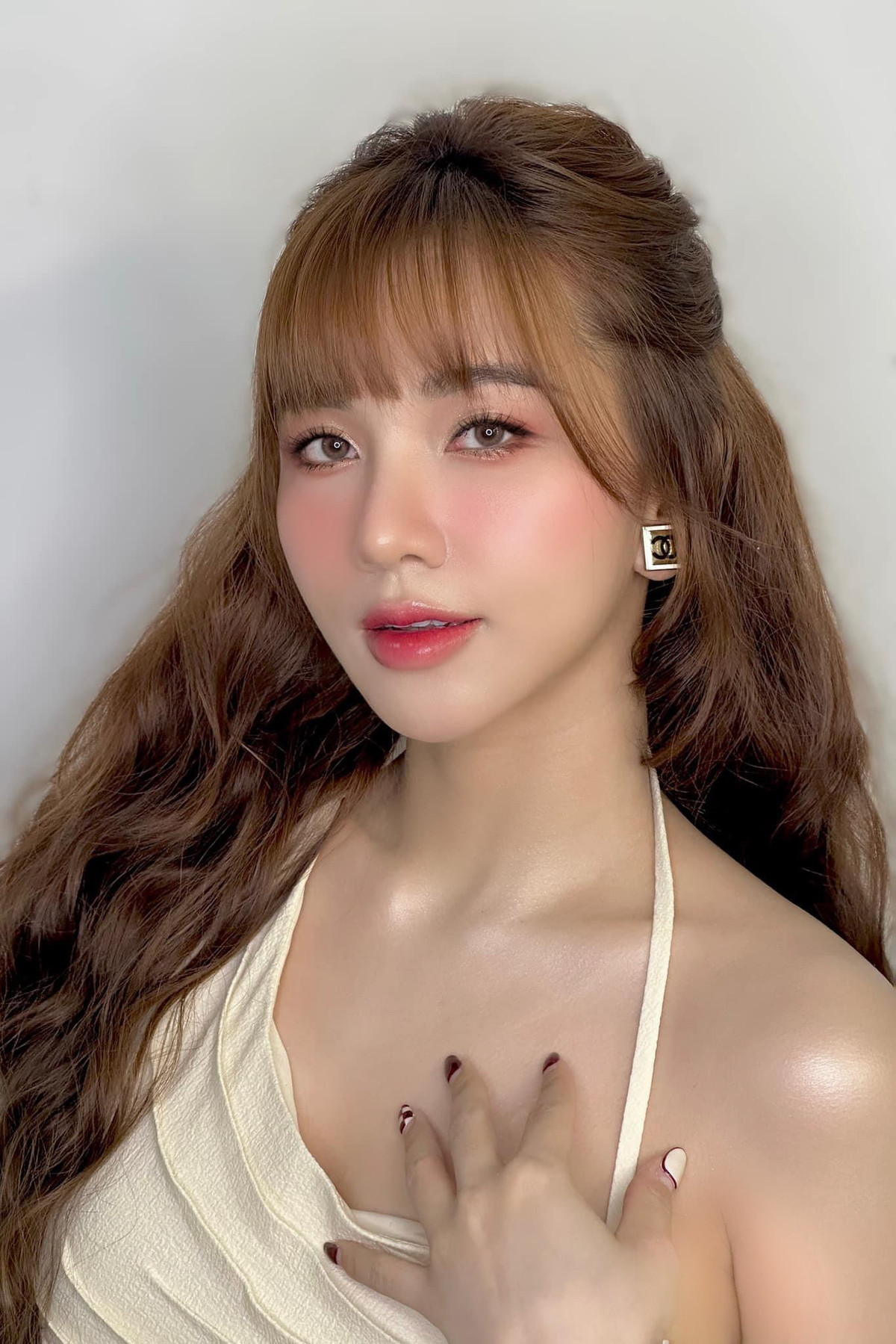 Người đẹp Đồng Nai được nhận xét có gương mặt thanh tú cùng thân hình như người mẫu mỗi lần xuất hiện.