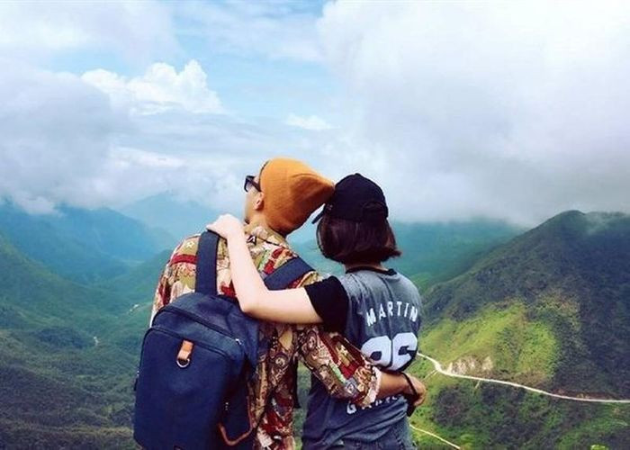 Những ngày Tết mọi người thường xuyên phải tất bật, vất vả chuẩn bị cỗ Tết, thăm hỏi người thân, họ hàng, ăn, uống không nghỉ. Điều đó, khiến con người cảm thấy mệt mỏi, sợ Tết. Vì thế vào dịp này nhiều người đã chọn “chơi Tết” thay vì “ăn Tết” bằng những chuyến du lịch.