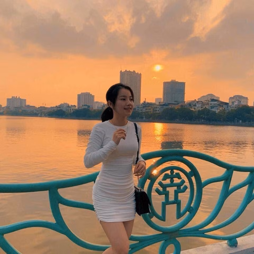 Hồ Tây cũng là địa điểm đi chơi ngày Tết được giới trẻ Hà thành lựa chọn.