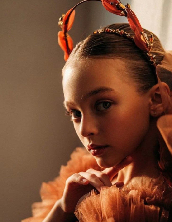 Sau khoảng 6 năm nổi tiếng, hiện tại cô bé nổi tiếng Anna Pavaga trở thành một thiếu nữ xinh xắn không ai nhận ra.