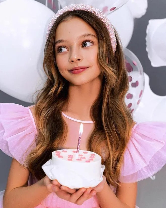 Qua các bức hình cô bé đăng tải, có thể thấy em đang rất hài lòng với cuộc sống hiện tại.