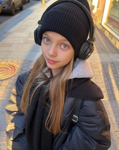 Đối với gia đình Anna, sự nổi tiếng của con gái như một điều may mắn mà ông trời ban cho họ. Ảnh: IGNV