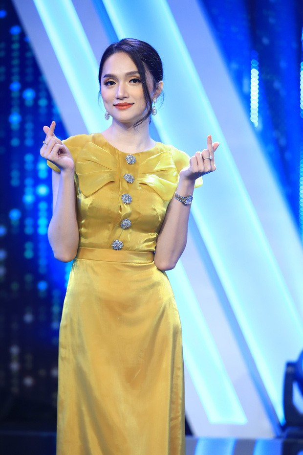 Sau khi gây ra nhiều tranh cãi trên MXH, bản thân Hương Giang Idol đã lên tiếng, cô khẳng định bản thân cô chưa bao giờ thích một người gay, cũng không rung động với người con gái nào vì cô luôn muốn được công nhận mình là phụ nữ.