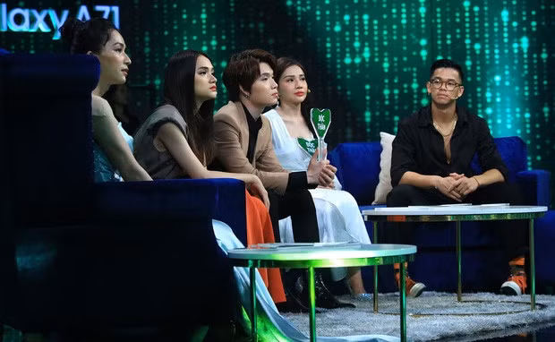 Trước Lê Thụy trên MXH từng dậy sóng với phát ngôn của MC Trấn Thành và Hương Giang trong chương trình "Người ấy là ai" khi khẳng định rằng người chuyển giới nữ chỉ yêu trai thẳng. Chia sẻ của Trấn Thành và Hương Giang đã gây nên nhiều tranh cãi trong cộng đồng LGBT.