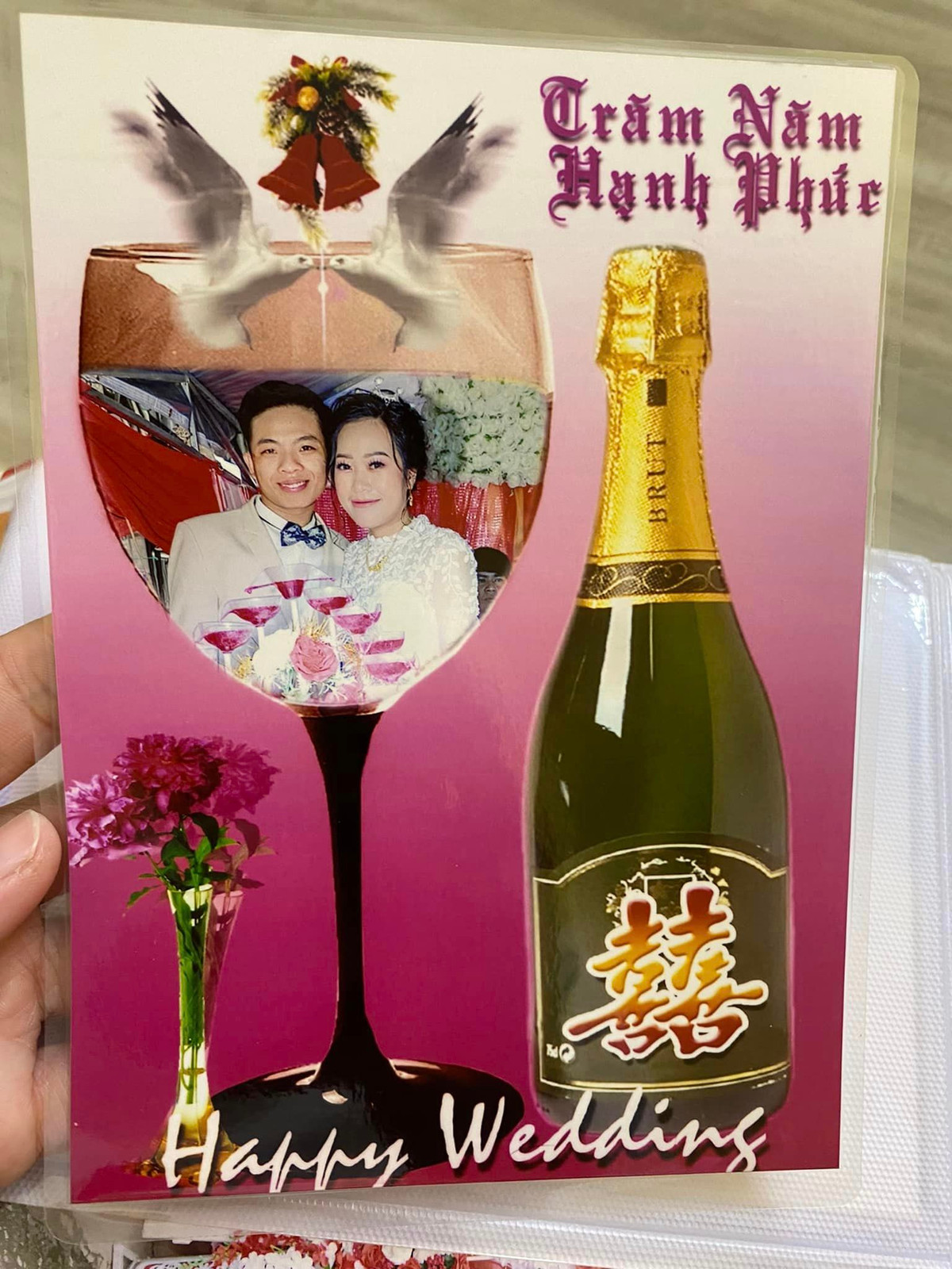 Theo chia sẻ của chủ nhân, đám cưới này diễn ra vào năm 2019 và thợ chụp ảnh đã nhanh chóng tái hiện nó trở thành đám cưới của năm 1990. Ảnh: Huỳnh Hoa/Bao Lâu Chia Tay