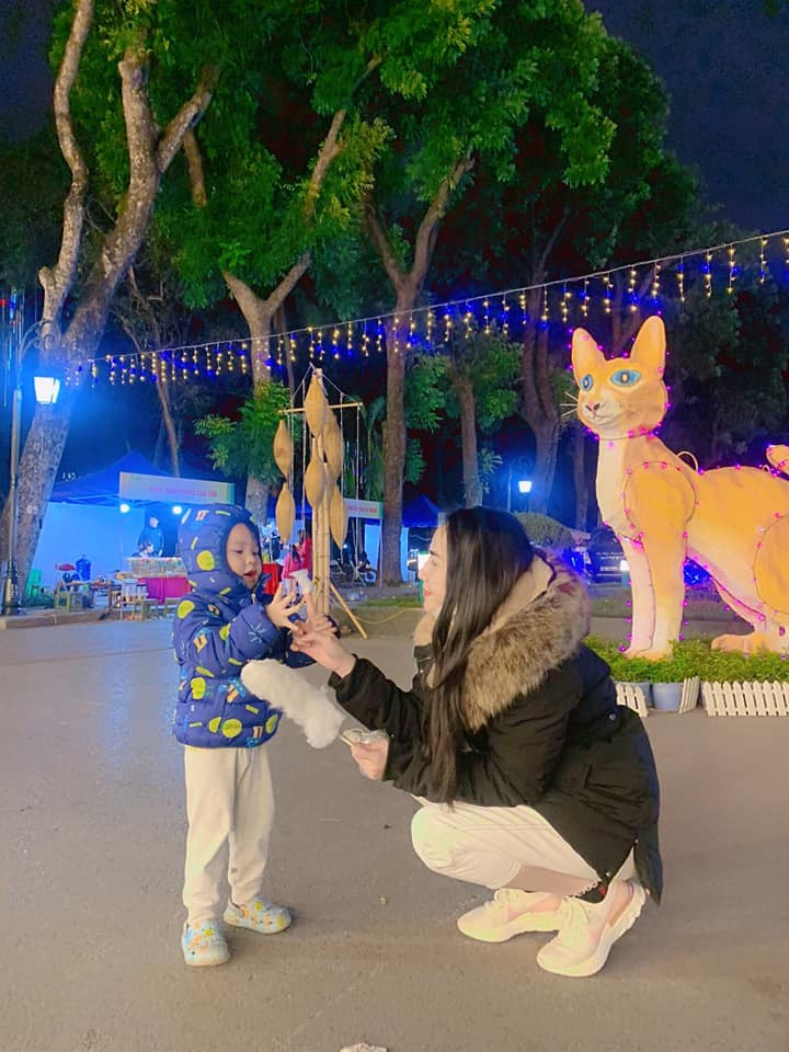 "Pho tượng này có đầu giống chó, lưng nhìn rất giống rùa, mà cái tai của loài cáo", "Dù là tượng mèo thế nhưng nhìn nó giống chuột nhiều hơn",...là những bình luận nhận xét của cư dân mạng. Ảnh: Tâm Tít