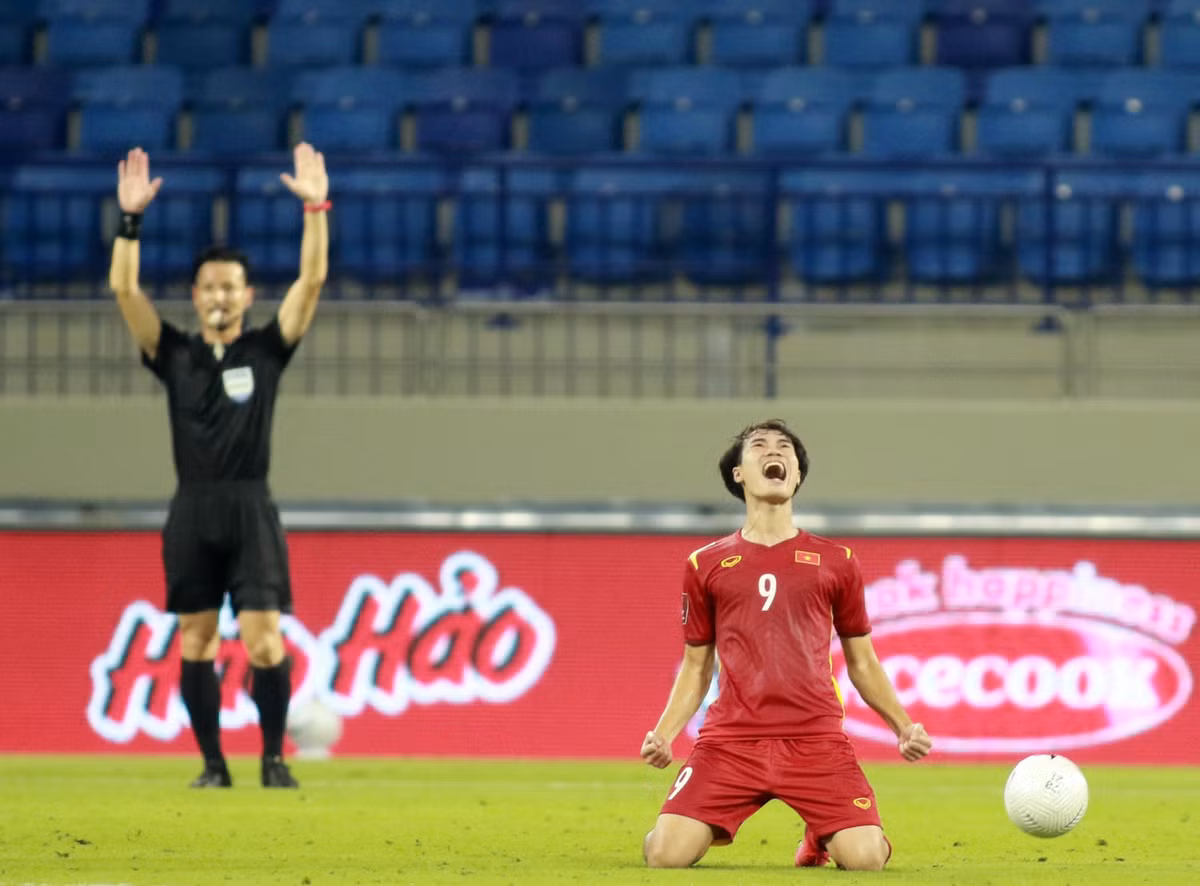 Ngoài những thành tích trong sự nghiệp trên sân cỏ, Văn Toàn còn nhận về nhiều danh hiệu cá nhân như: Vua phá lưới Giải vô địch U19 Đông Nam Á năm 2013; Vua kiến tạo V. League 1 2019; Đội hình tiêu biểu V-League 2019,...