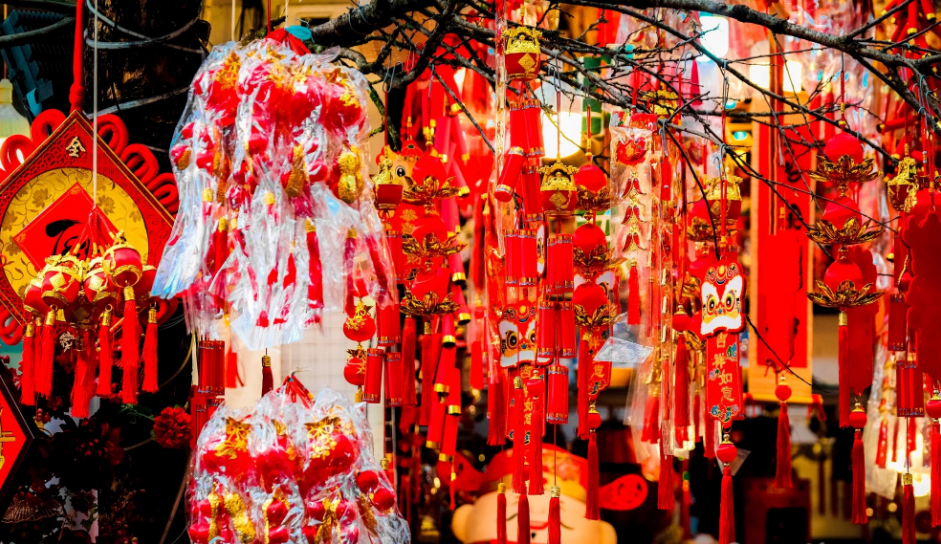 Phố Hàng Mã có thể coi là tọa chụp ảnh áo dài có không khí Tết tưng bừng nhất ở Thủ đô Hà Nội. Ảnh: @Gia Đoàn