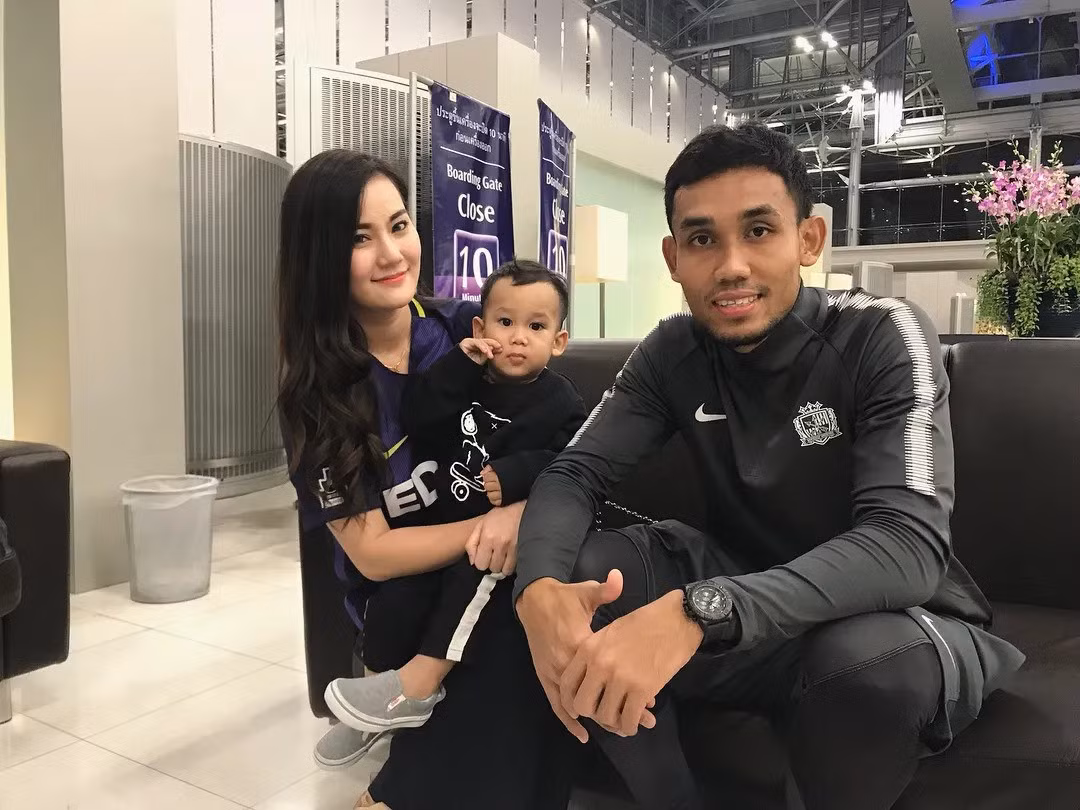 Hai người có một cuộc sống hạnh phúc, “miễn nhiễm” với scandal.