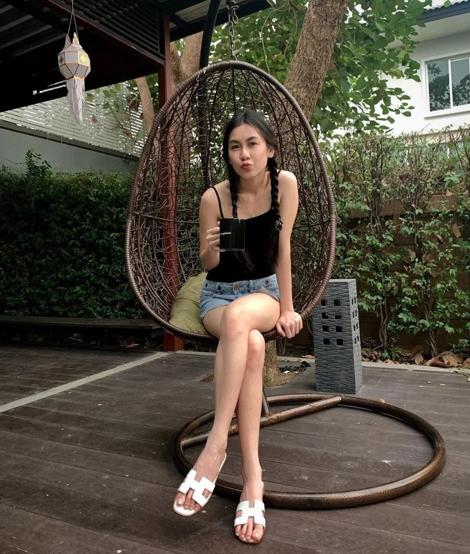 Nàng WAG sở hữu ngoại hình xinh đẹp, dễ thương, dễ hiểu tại sao cô nhận được ủng hộ lớn như vậy.