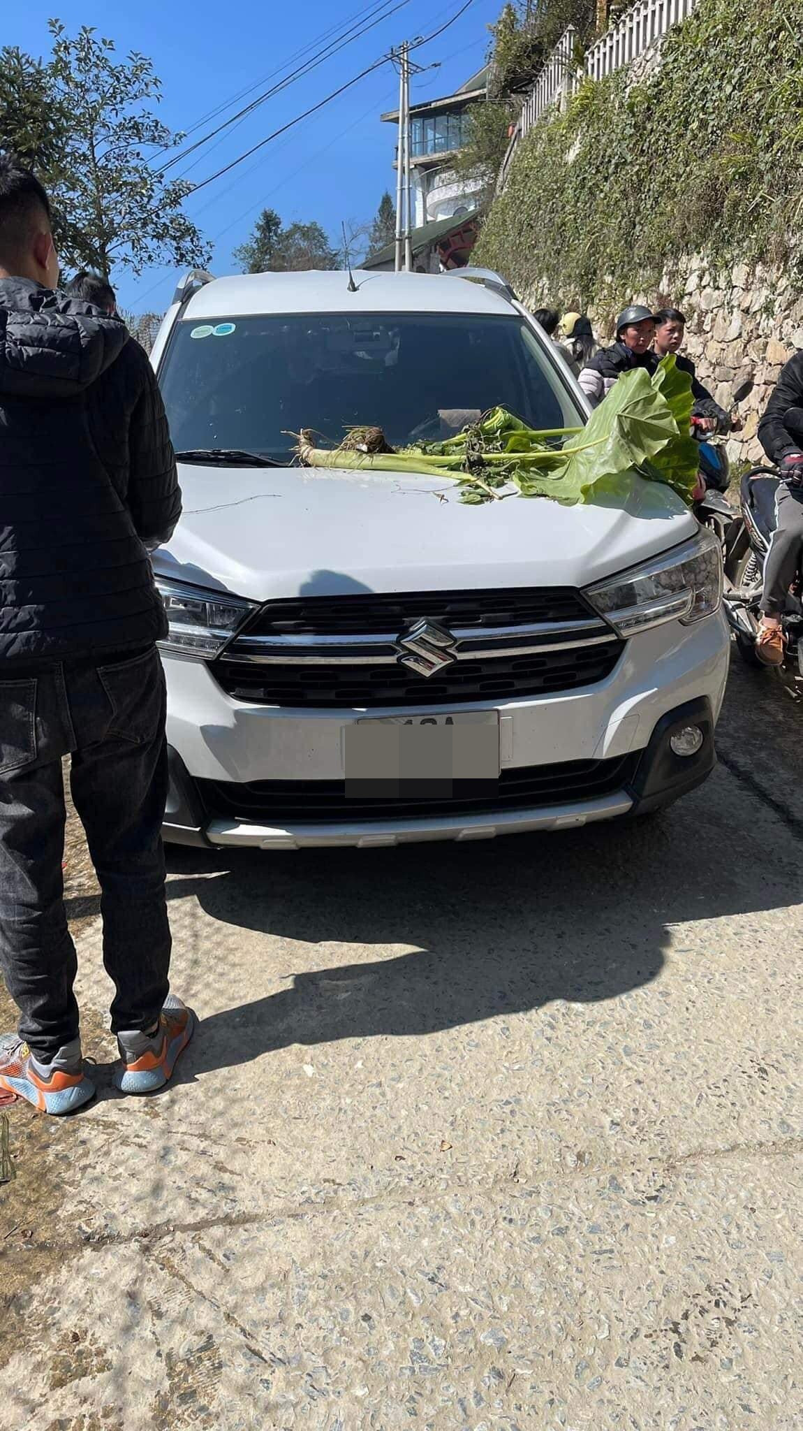 Hình ảnh ngay khi xuất hiện đã nhận về sự quan tâm cực lớn. Đây được coi như một bài học nữa về vấn đề đỗ xe không đúng quy định. Ảnh: Đai Ga