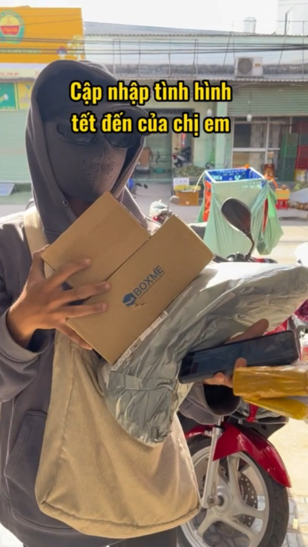 Mua cùng lúc hàng loạt món đồ khác nhau, đến khi lấy lại tất bật nhận hàng hết từ anh shipper này đến anh shipper nọ.