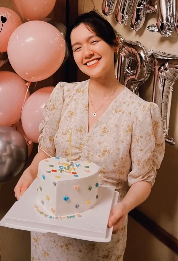 Cô từng bị bàn tán là đang mang thai lần 2 khi xuất hiện với diện mạo tròn trịa, mũm mĩm ở ảnh mừng sinh nhật tuổi 25. Ảnh: Tổng hợp