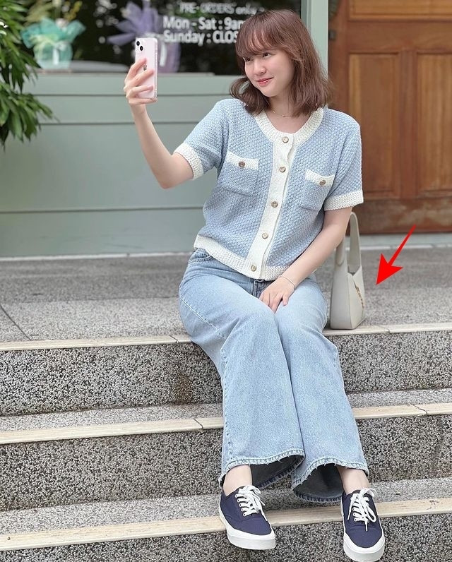 Thời gian gần đây, Hải Tú cũng đang dính nghi vấn mang bầu lần 2, nên bức ảnh cận mặt dù rất tươi tắn, rạng rỡ nhưng khuôn mặt có phần tròn, đầy đặn hơn cũng làm dân tình dấy lên xôn xao.