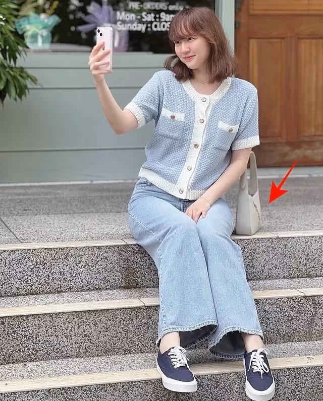 Thời gian gần đây, Hải Tú cũng đang dính nghi vấn mang bầu lần 2, nên bức ảnh cận mặt dù rất tươi tắn, rạng rỡ nhưng khuôn mặt có phần tròn, đầy đặn hơn cũng làm dân tình dấy lên xôn xao.