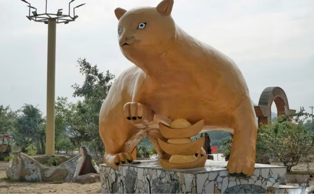 Chúng được thiết kế với thân hình không mấy cân đối, cái đầu nhỏ cùng đôi mắt trông khá "vô tri", hờ hững như thể không thèm quan tâm đến sự đời.