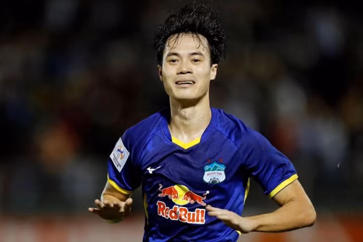 Trước đó 1 ngày CLB HAGL đã có bài viết chia tay tiền đạo Nguyễn Văn Toàn khiến không ít người hâm mộ bất ngờ.