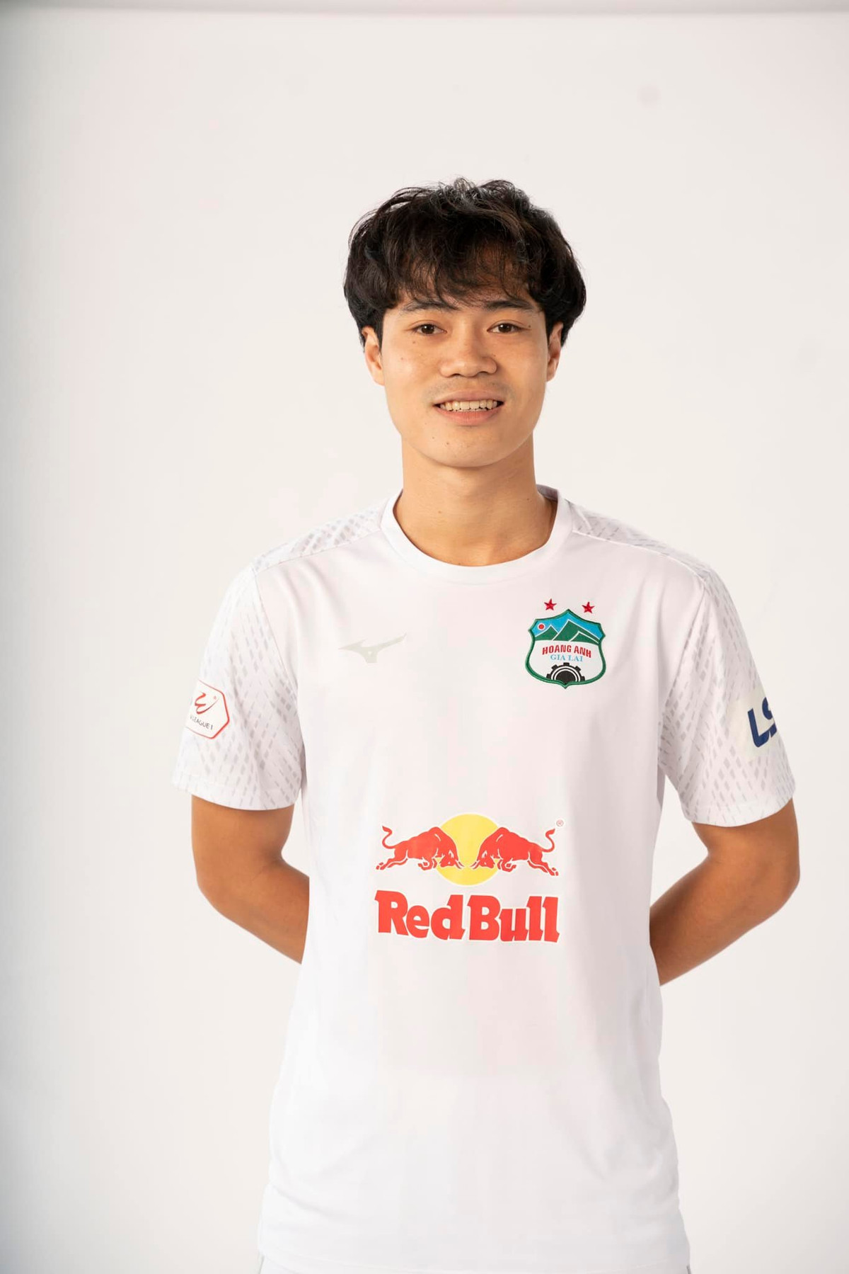 Năm 2013, Văn Toàn bắt đầu tỏa sáng trong mùa giải U19 Đông Nam Á. Bước sang năm 2014, Công Phượng ghi 7 bàn thì Văn Toàn cũng kịp bỏ túi 4/16 bàn thắng của U19 Việt Nam.