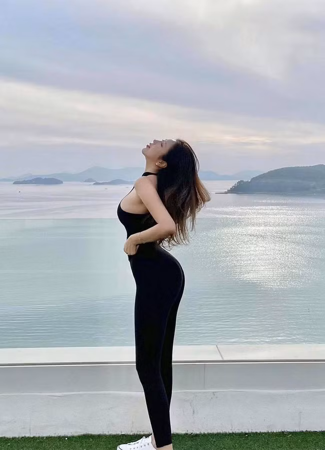 Choi Somi khẳng định mình không hề phẫu thuật thẩm mỹ gương mặt hay vóc dáng và công khai ảnh chup X-quang vòng một.