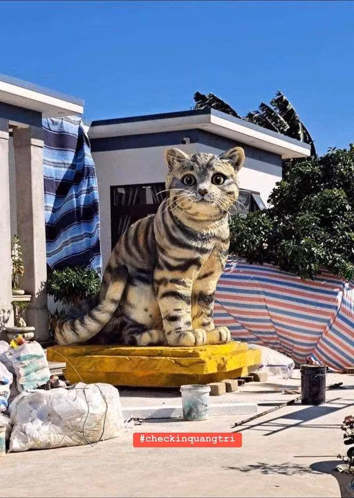 Mặc dù mới xuất hiện thế nhưng tượng linh vật mèo ở Quảng Trị được netizen đánh giá đẹp nhất, chuẩn nhất trong năm 2023.