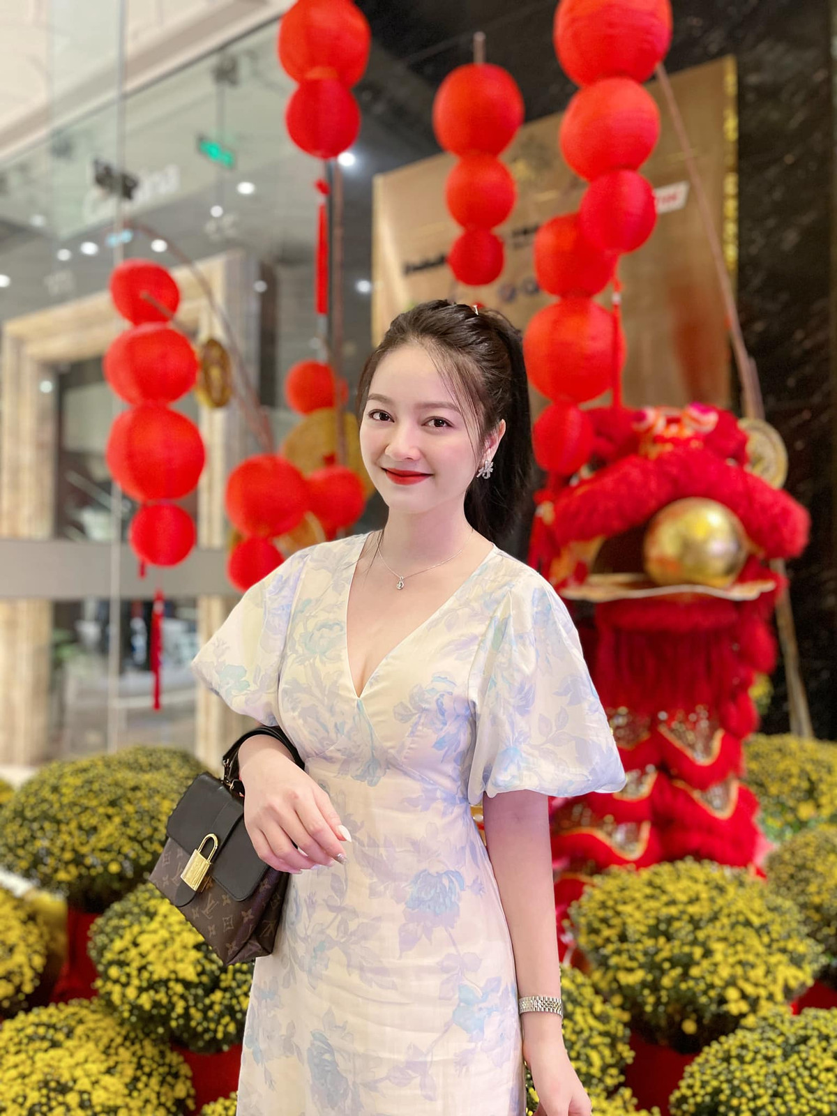 Những bộ áo dài được Quỳnh Trâm lựa chọn tôn lên nét đẹp tinh khôi, thuần khiết của cô nàng đến từ Thành Phố Hồ Chí Minh.