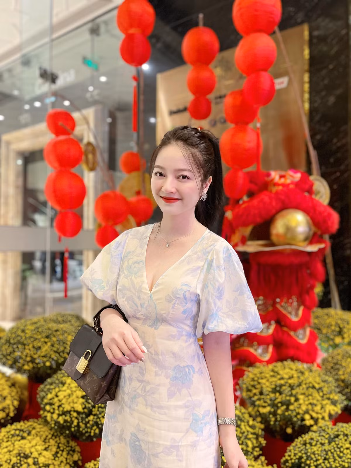 Những bộ áo dài được Quỳnh Trâm lựa chọn tôn lên nét đẹp tinh khôi, thuần khiết của cô nàng đến từ Thành Phố Hồ Chí Minh.