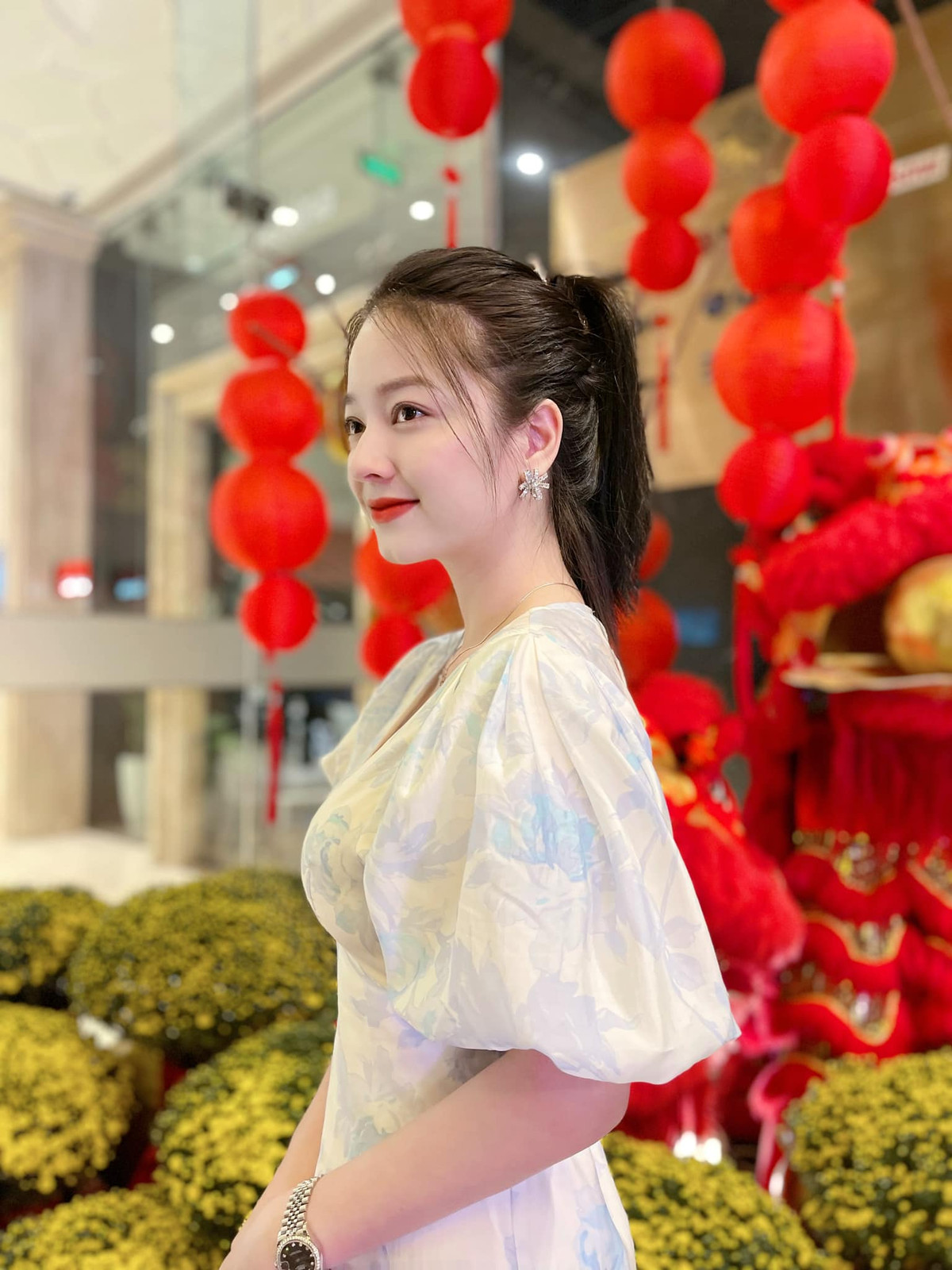 Nhờ lợi thế ngoại hình đẹp, gái xinh từng giành giải Á khôi 1 cuộc thi Duyên dáng sinh viên Việt Nam.