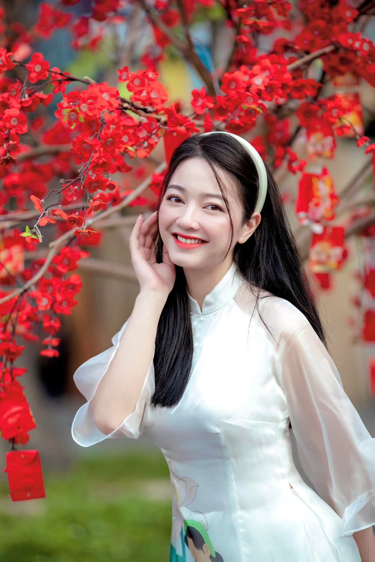 Chẳng những gây ấn tượng bởi làn da trắng sứ, nụ cười rạng rỡ, cô nàng còn thu hút sự chú ý nhờ vóc dáng nảy nở.