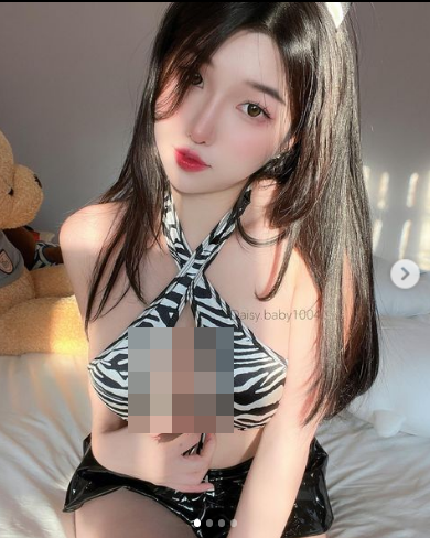 Sở hữu nhan sắc xinh đẹp, vóc dáng gợi cảm nên Mỹ Duyên tự tin làm mẫu ảnh chụp hình quảng cáo cho các sản phẩm mà cô bán.