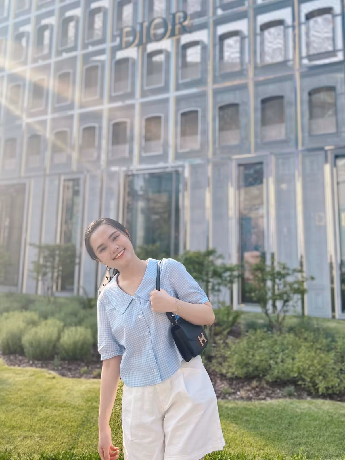 Những hình ảnh đăng tải mới đây cho thấy Quỳnh Anh có sự đổi khác về nhan sắc. Ảnh: FBNV