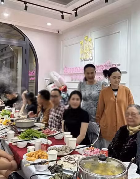 Dù khác hẳn ảnh lên đồ chỉn chu đi dự tiệc nhưng nhan sắc lần này "công chúa béo" nhà cầu thủ Duy Mạnh khiến cư dân mạng ghen tị.