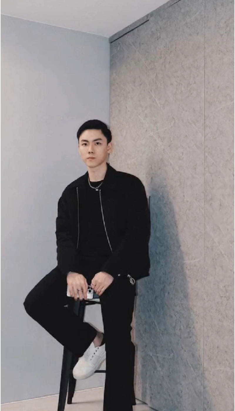 Sau khi công khai mối quan hệ mới, Linh Ngọc Đàm có phần thoải mái hơn trong việc chia sẻ hình ảnh bạn trai.