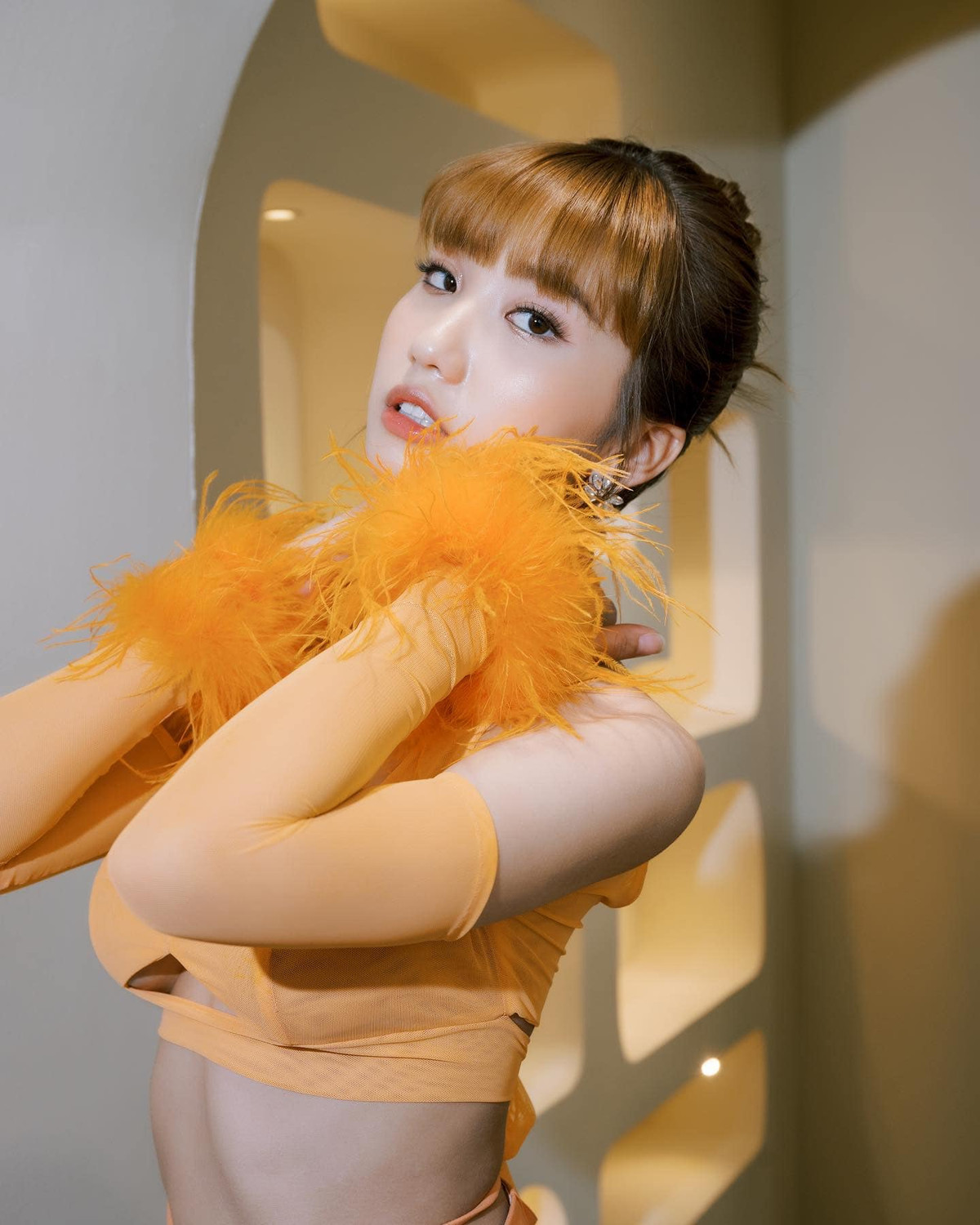 Khánh Huyền (SN 2004, đến từ Quảng Ninh) được nhiều người biết đến trong vai trò mẫu ảnh, các clip bắt trend trên TikTok.